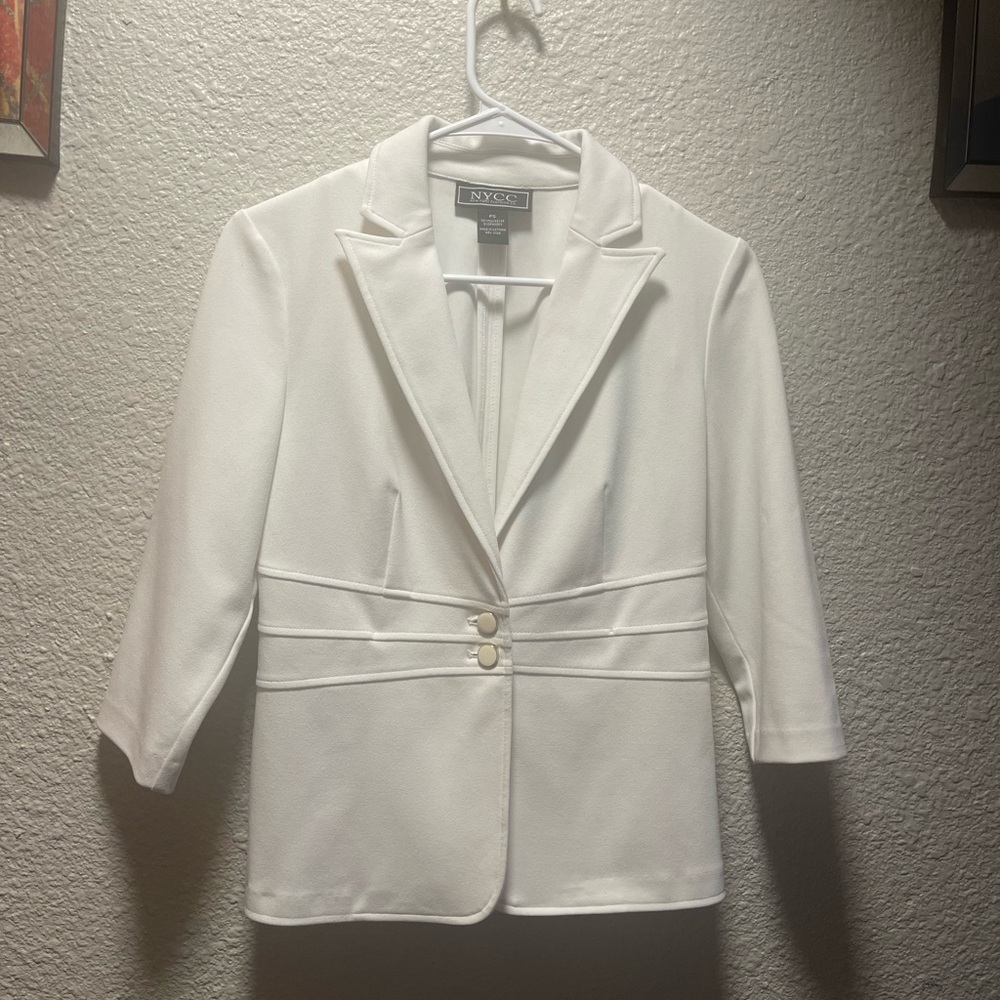 NYC White Blazer with Notched Lapel and Tailored Fit